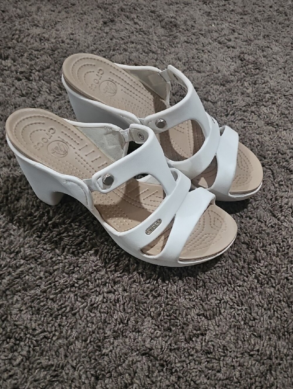 CROCS Cyprus V Heel Sandals -Oyster/Gold